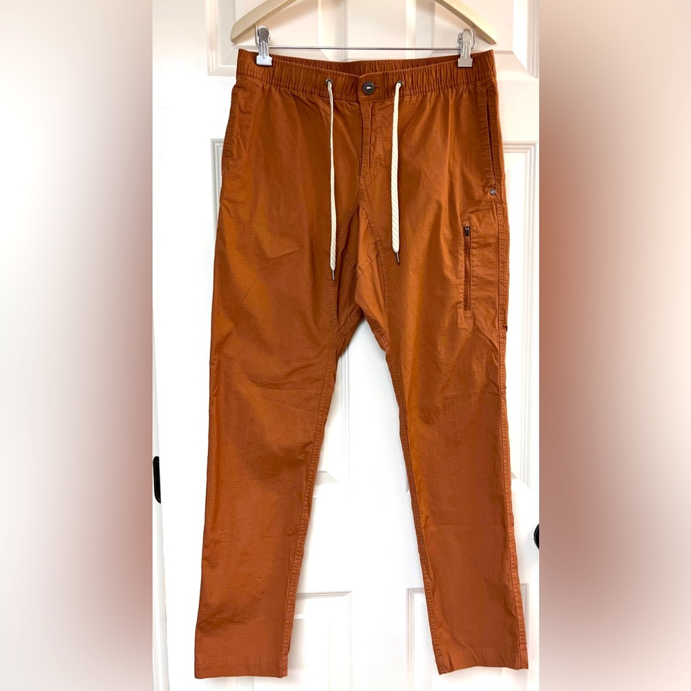 Casual weekender pants from Vuori! Size XL (34/35 waist). Length is size 30.
